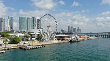 Bayside Pazarı ve Miami, Florida 'nın hava manzarası.
