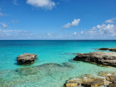 Kuzey Bimini, Bahamalar Sahili ve deniz manzarası güneşli yaz sabahlarında.