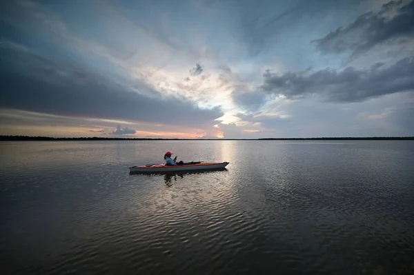 Woman kayaking on Coot Bay in Everglades National Park at sunset. — Foto de Stock