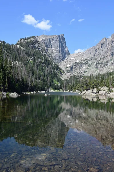 Dream Lake i Rocky Mountain National Park, Colorado på sommaren. — Stockfoto