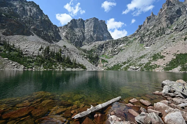 Lago Esmeralda en el Parque Nacional de las Montañas Rocosas, Colorado en verano. — Foto de Stock