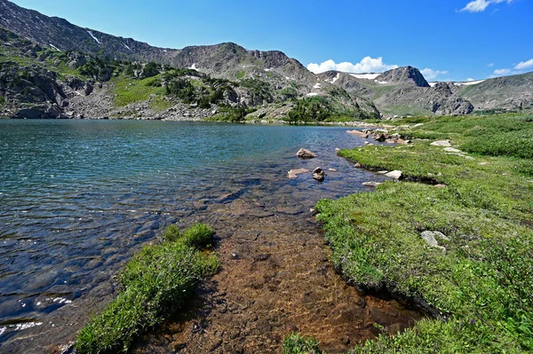 King Lake en Indian Peaks Wilderness of Arapaho National Forest, Colorado. — Foto de Stock