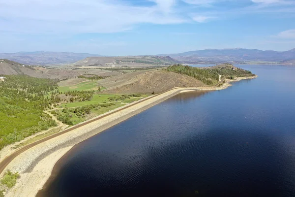 Aerial view of of Lake Granby, Colorado and surrounding hills and forests. — Stock Photo, Image