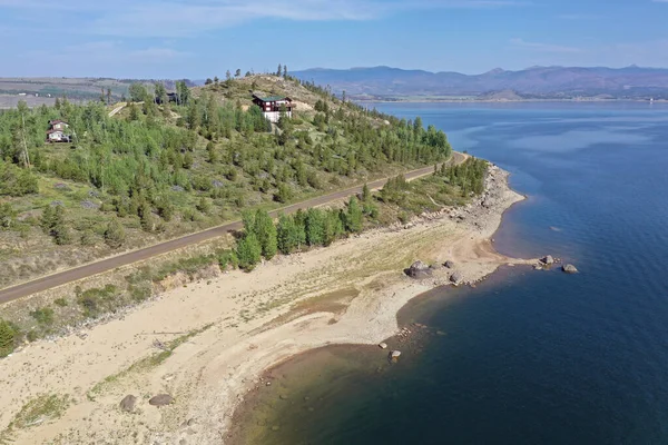 Vista aérea del lago Granby, Colorado y las colinas y bosques circundantes. — Foto de Stock