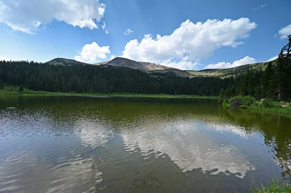 Lago Hassell en el Bosque Nacional Arapaho, Colorado. — Foto de Stock
