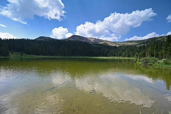 Lago Hassell en el Bosque Nacional Arapaho, Colorado. — Foto de Stock