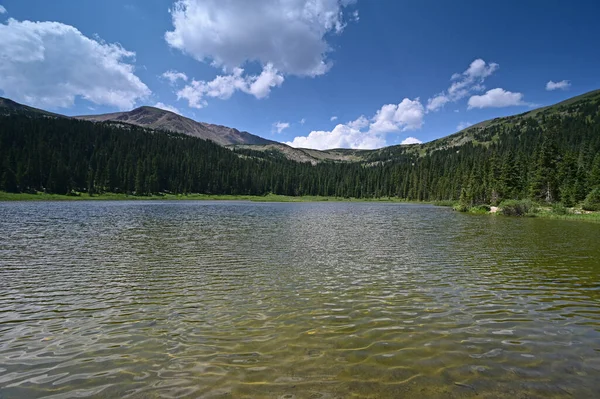 Lago Hassell en el Bosque Nacional Arapaho, Colorado. — Foto de Stock