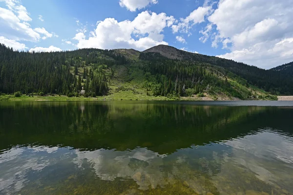 Embalse superior de Urad en el Bosque Nacional Arapaho, Colorado. — Foto de Stock