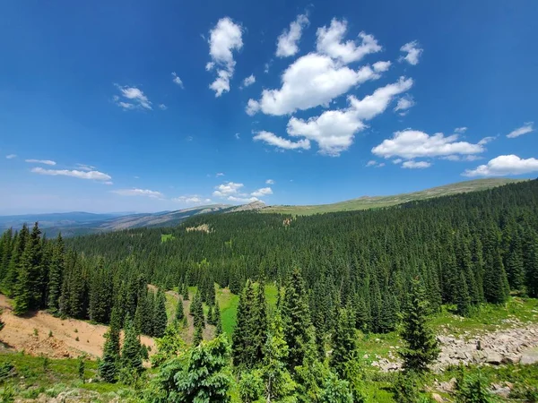 Montañas, bosques y valles de Indian Peaks Wilderness, Colorado. — Foto de Stock