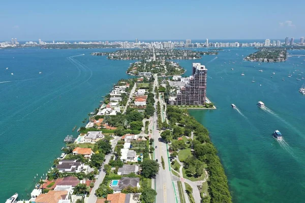 Légi felvétel a velencei töltésről és a floridai Miami Beach-ről. — Stock Fotó