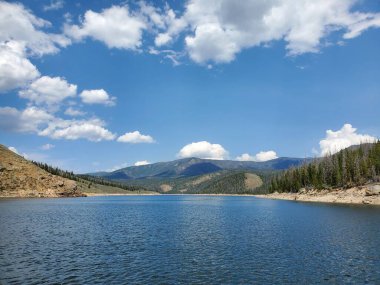 Arapaho 'daki Granby Gölü Ulusal Rekreasyon Bölgesi, Colorado Yazın.