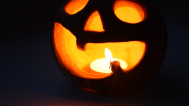 Verlichte Pompoen Vormige Kaars Voor Halloween Branden — Stockvideo