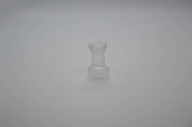 Arka planda satranç piyonu figürü