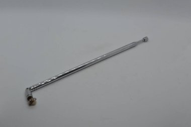 Beyaz arka planda elektronik ekipman için radyo teknik parçaları