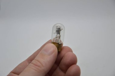 Beyaz arka planda elektronik ekipman için radyo teknik parçaları