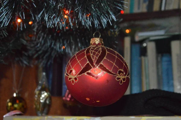 Christmas Toys Garlands Hang Home Tree — Stock Photo, Image