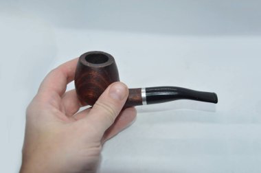 Tütün içmek için klasik pipo.