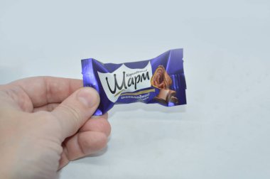 KIEV, UKRAINE - 9 HAZİRAN 2021: Paketlemede ünlü marka şeker