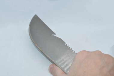 Bıçak sapı ve sapı beyaz arka planda.