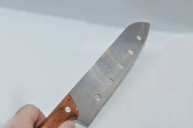 Bıçak sapı ve sapı beyaz arka planda.