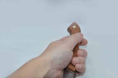 Bıçak sapı ve sapı beyaz arka planda.