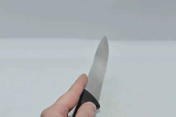 Nůž Čepel Rukojeť Ruce Bílém Pozadí — Stock fotografie