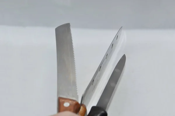 Μαχαίρι Λεπίδα Και Λαβή Στο Χέρι Λευκό Φόντο — Φωτογραφία Αρχείου