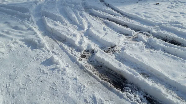 Sporen Van Autosporen Wit Gevallen Sneeuw — Stockfoto