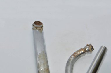 Mutfak ve banyo için eski tesisat.