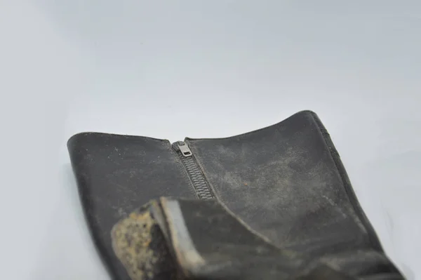 服や靴から革の古い作品 — ストック写真