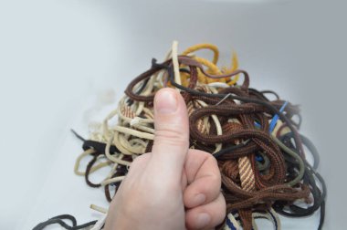 Arka planda eski ayakkabı bağcıkları