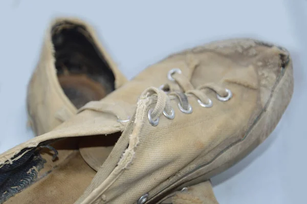 Viejo Zapato Cordones Blanco Fondo —  Fotos de Stock