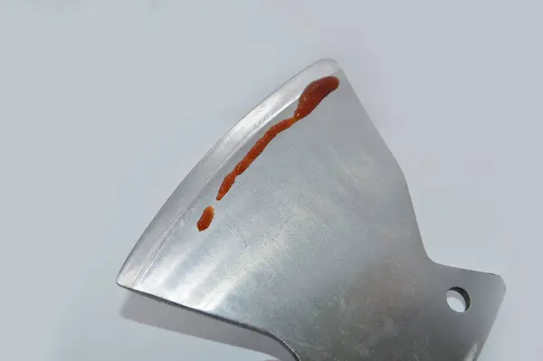Das Messer Ist Mit Rotem Blut Bedeckt Wie Eine Kalte — Stockfoto
