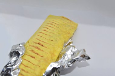 Pide ekmeğinde Shawarma oryantal et