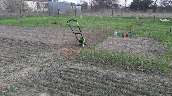 Plowing Jardín Con Cultivador Mano —  Fotos de Stock