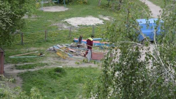 Worker Dismantles Playground — Stock Video