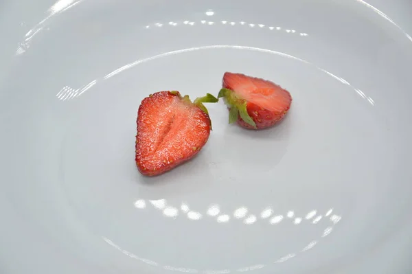 Early Spring Strawberries Lie Platter — Stock Photo, Image