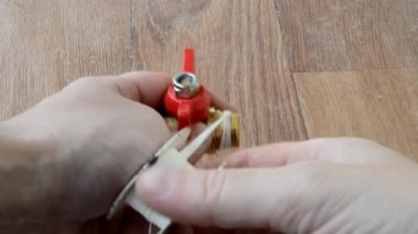 Su temini için tesisat tesisatlarıyla ilgili araç çalışması