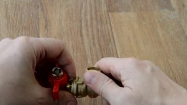 Su temini için tesisat tesisatlarıyla ilgili araç çalışması