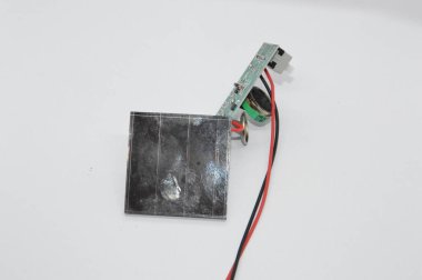 Cihazın radyo parçalarını içeren mikro elektronik pano