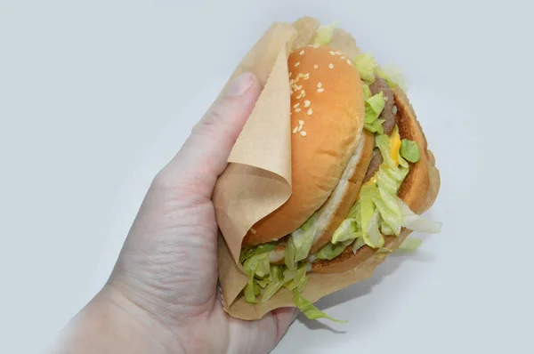 Roti Lapis Burger Besar Dengan Sayuran Keju Dan Daging — Stok Foto