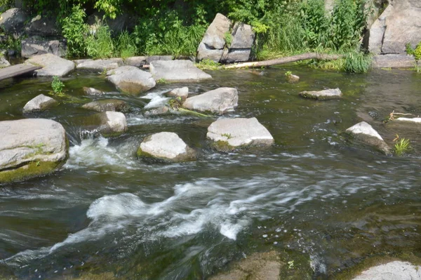 Mountain River Flows Stone Banks — 스톡 사진