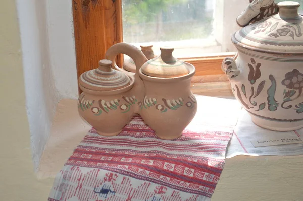 Ancient Handicraft Artifacts Stand Shelf Interior Ukraine — Zdjęcie stockowe