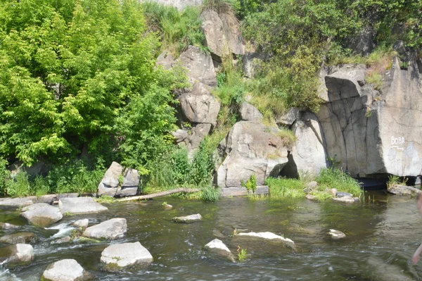 Mountain River Flows Stone Banks — Stok fotoğraf