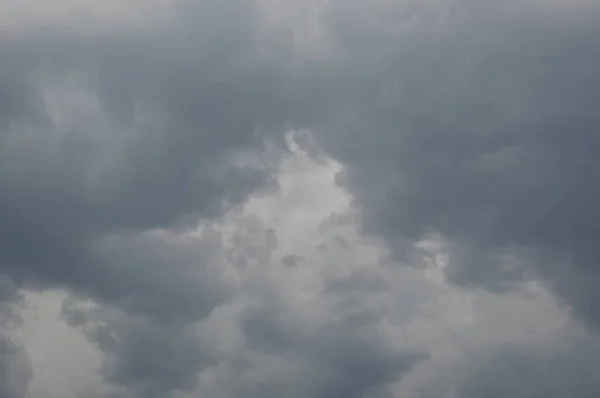 Felhők Ragyognak Vihar Felhőszakadás Előtt — Stock Fotó