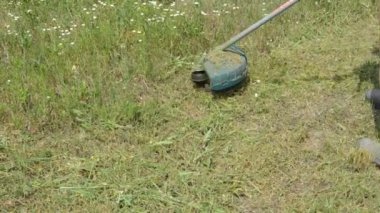 Sahada çim biçmek için profesyonel el bilgisayarı.