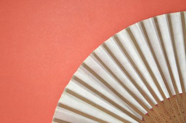 Arka planda klasik yalıtılmış hayran