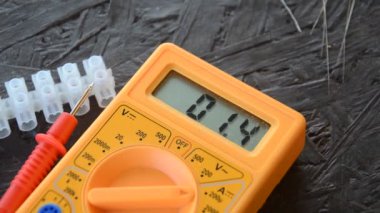 Elektrikli aletlerin ölçümü ve onarımı için testçi