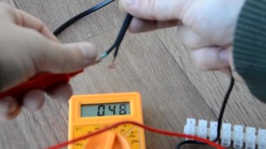 Elektrikli aletlerin ölçümü ve onarımı için testçi