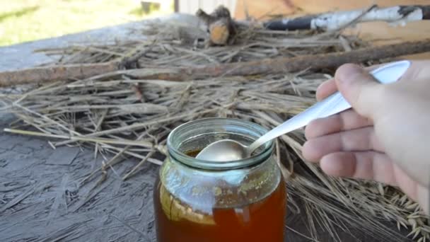 Miel Été Frais Dans Bocal — Video